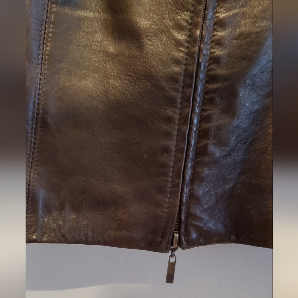 40. Danier Italian Leather Chocolate Brown Jacket - Picture 7 of 11